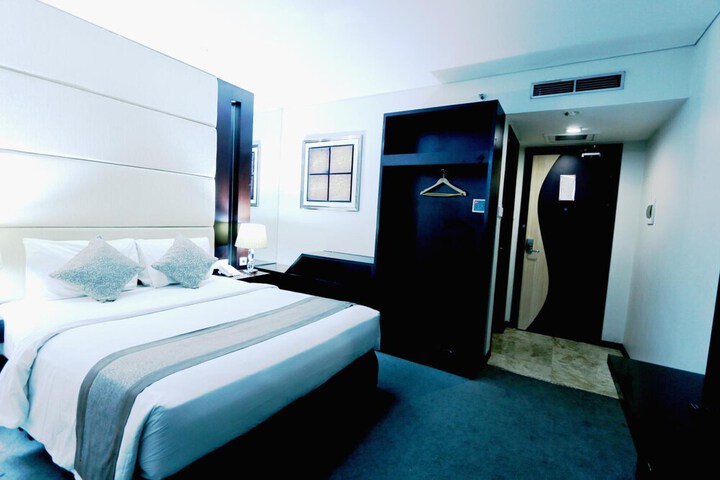 Room 25 of 46