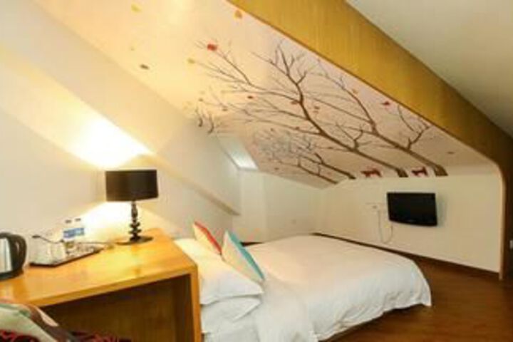 Room 12 of 19