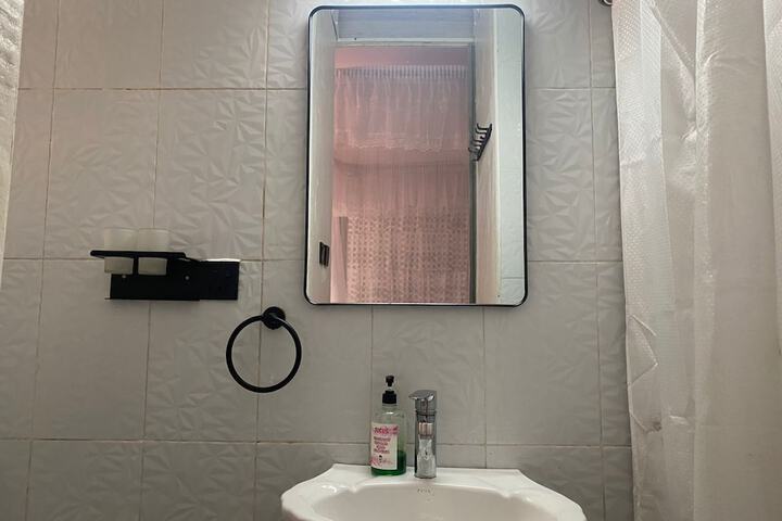 Room 10 of 18