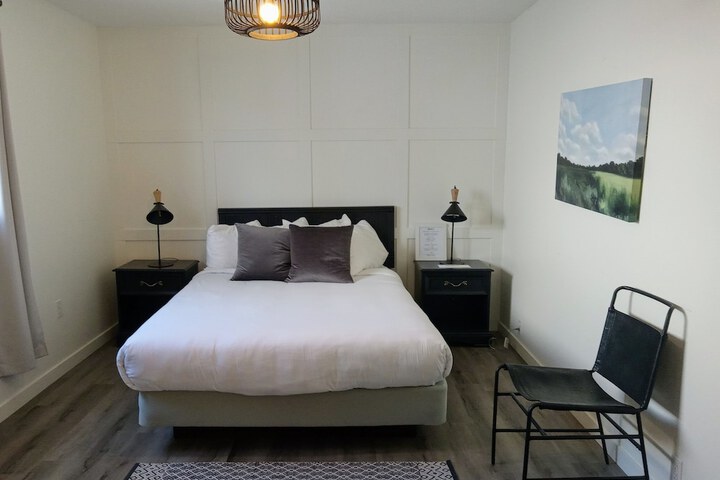 Room 44 of 183