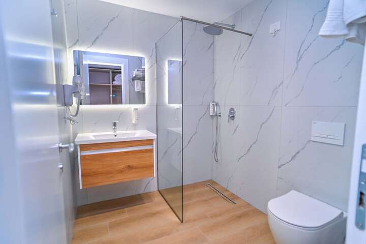 Room 17 of 26