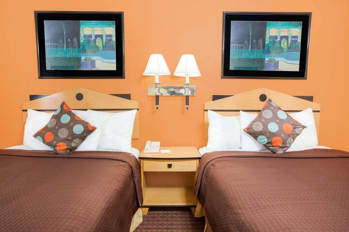 2 Double Beds Mobility Accessible (3 of 4)