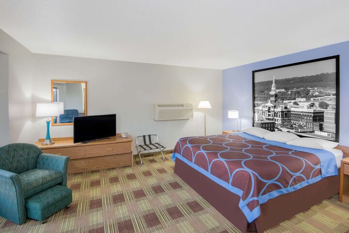 1 Queen Bed (11 of 12)