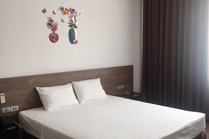 Room 7 of 48