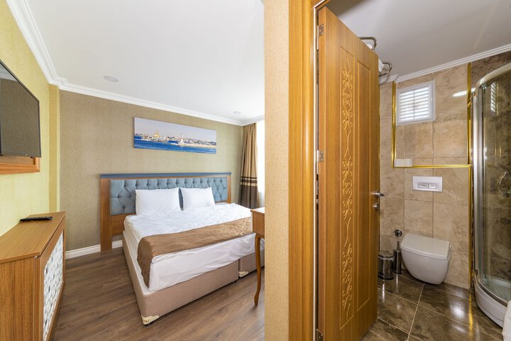 Room 11 of 48