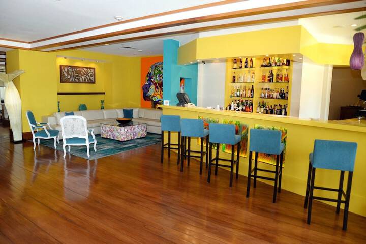 Lounge 113 of 135