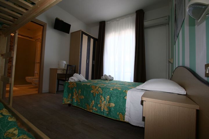 Room 7 of 119