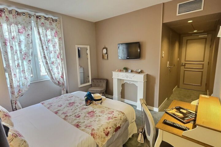 Room 4 of 50