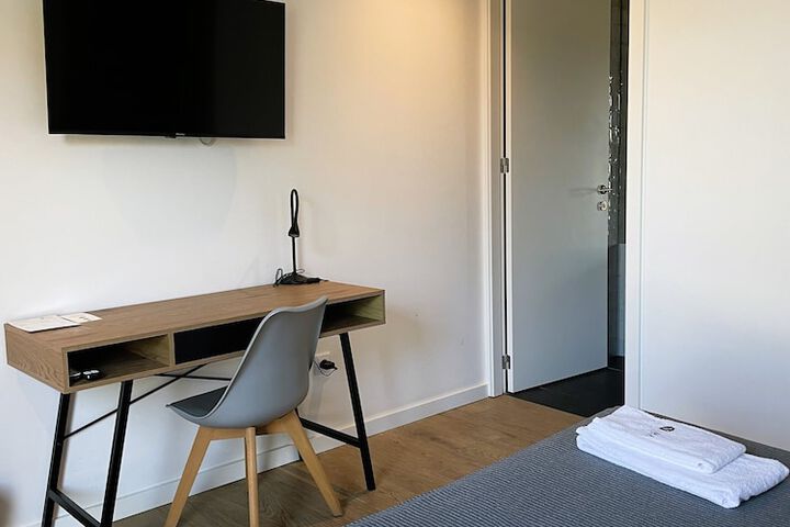Room 2 of 62