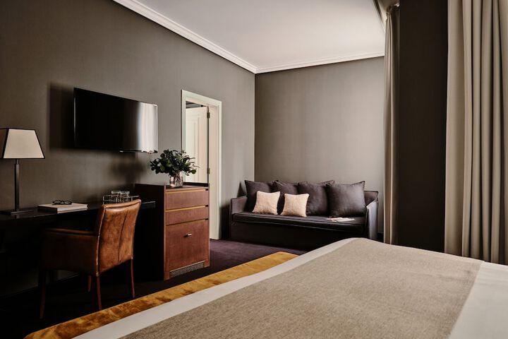 Room 5 of 98