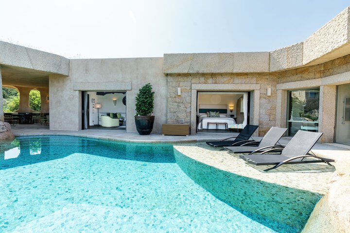 Pool 128 of 230