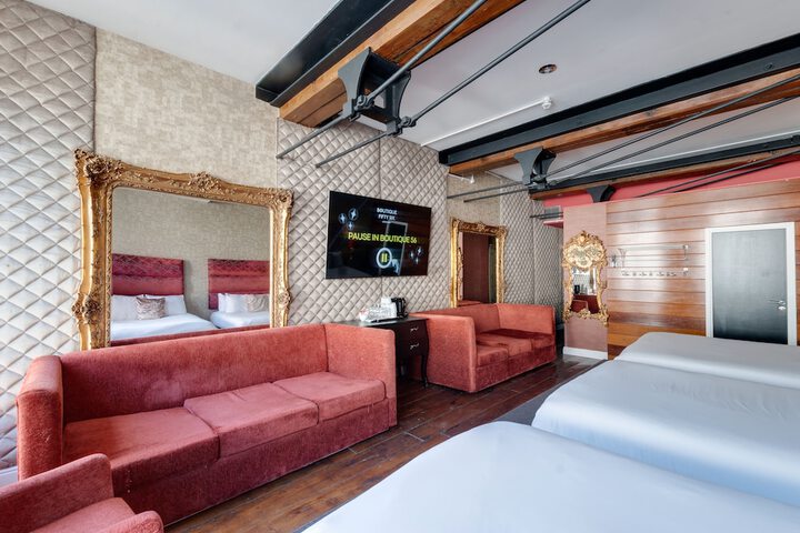 Lounge 89 of 106