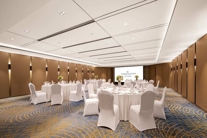 Ballroom/Hall 74 of 85