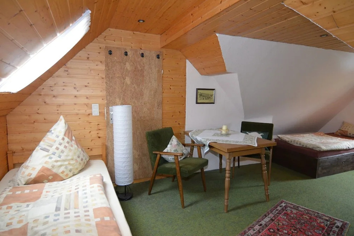 Room 3 of 10