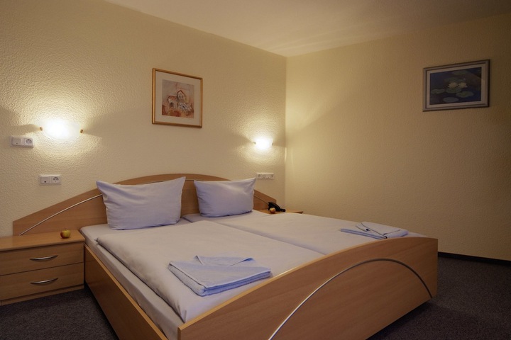 Room 6 of 17