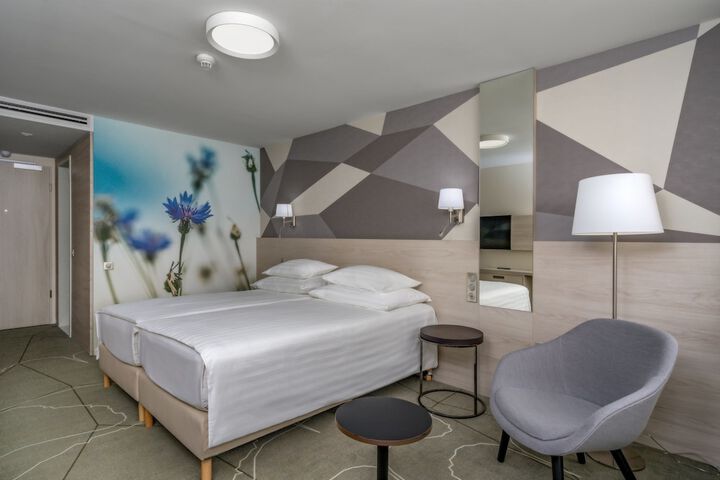 Room 13 of 72