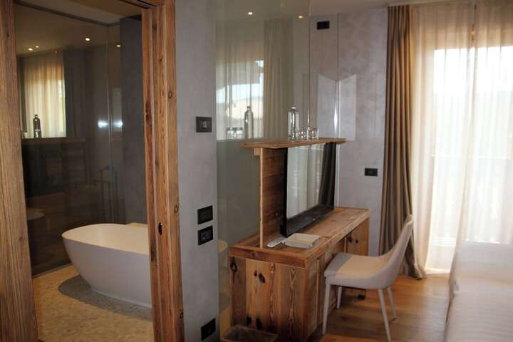 Room 34 of 98