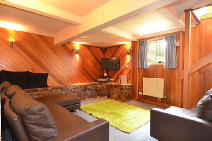 Room 4 of 11