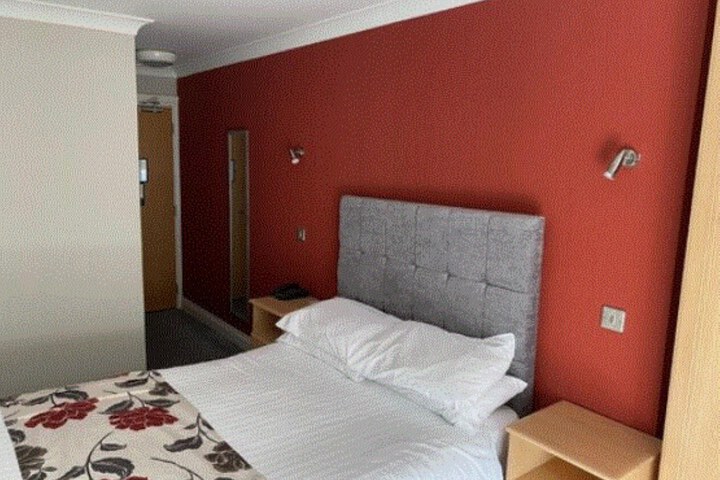 Room 6 of 38