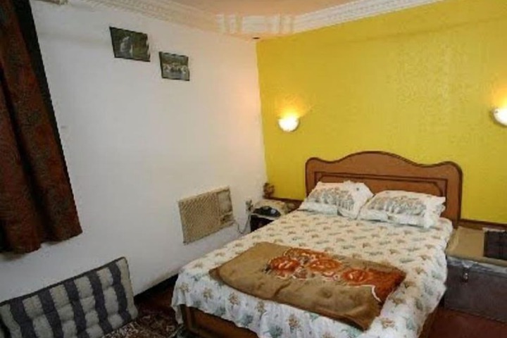 Room 13 of 24