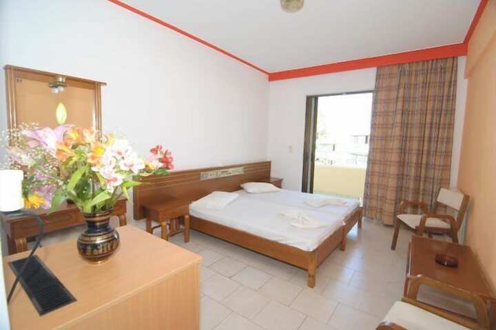 Room 6 of 16