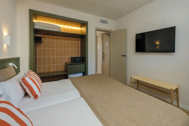Room 35 of 98