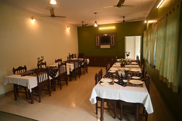 Dining 10 of 17