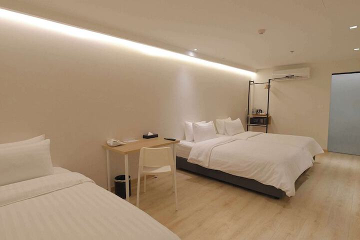 Room 15 of 31