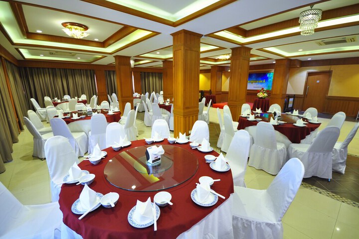 Ballroom/Hall 29 of 43