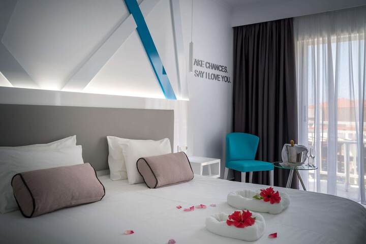 Room 25 of 184