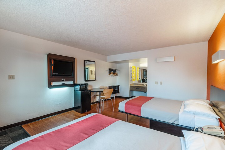 2 Double Beds (4 of 11)