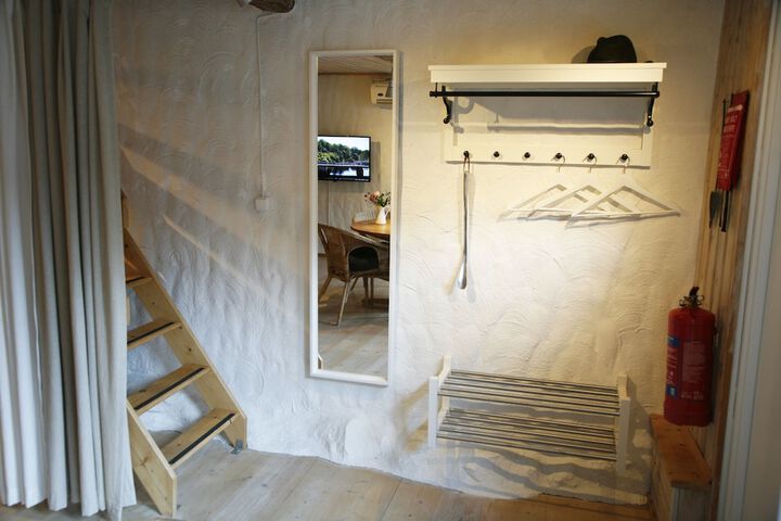 Room 79 of 189