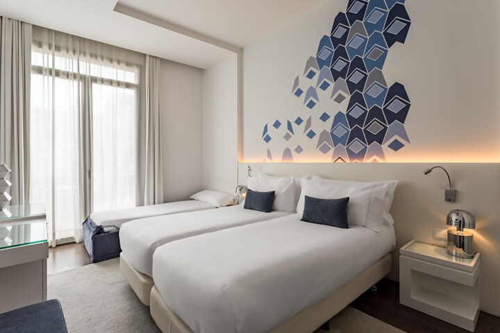 Room 35 of 73