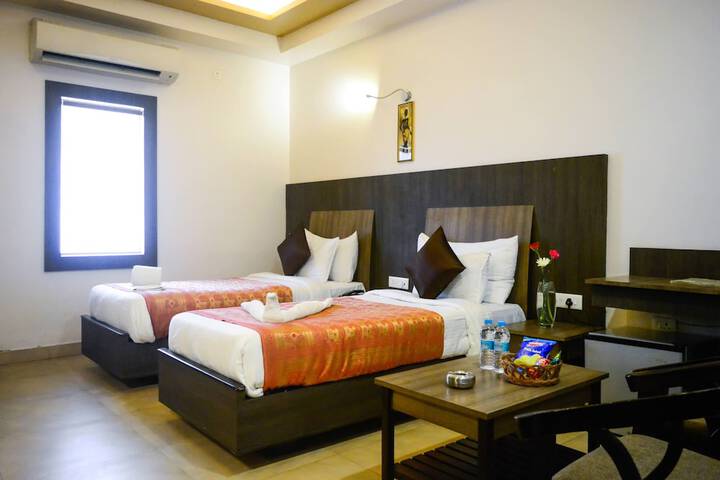 Room 6 of 15