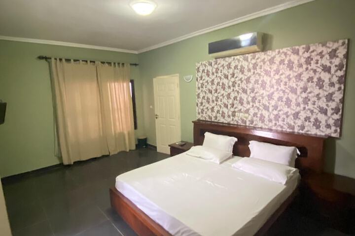 Room 27 of 137
