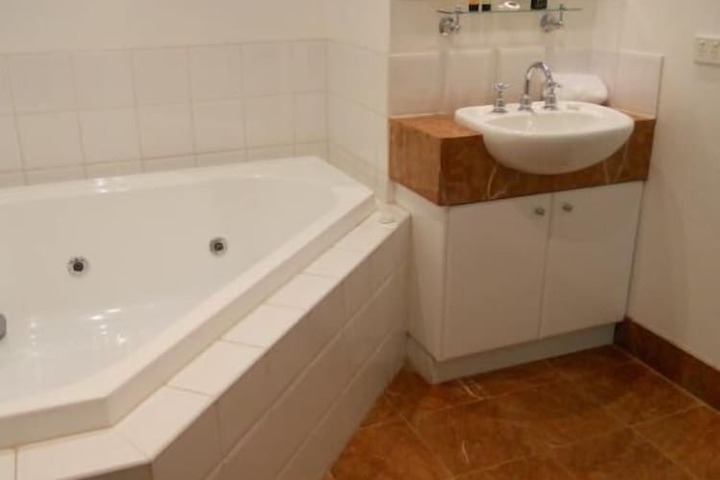 Jetted tub