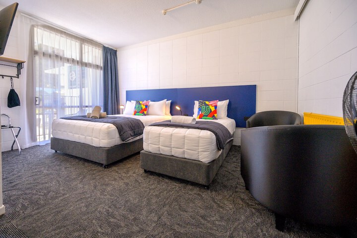 Room 27 of 165