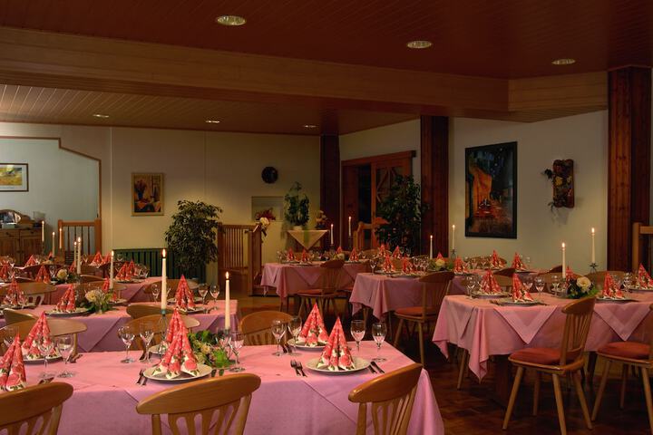 Dining 21 of 44