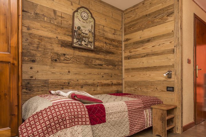 Room 8 of 40