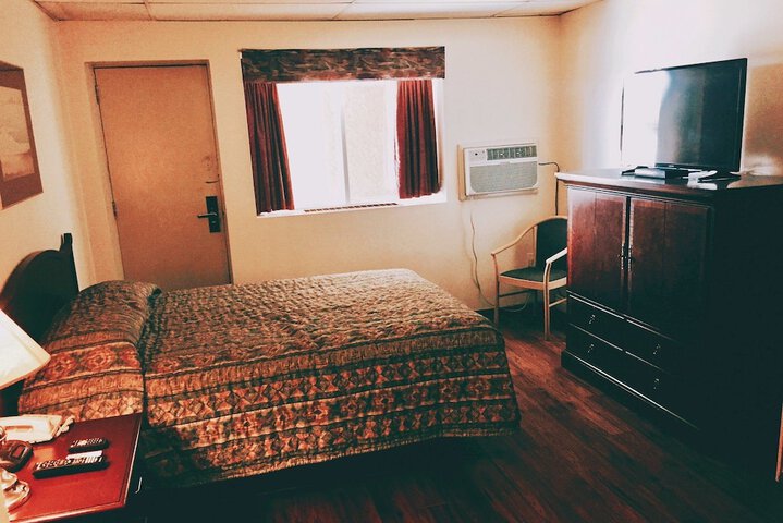 Room 6 of 30