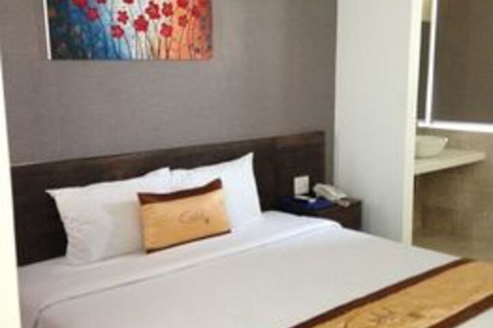 Room 33 of 64