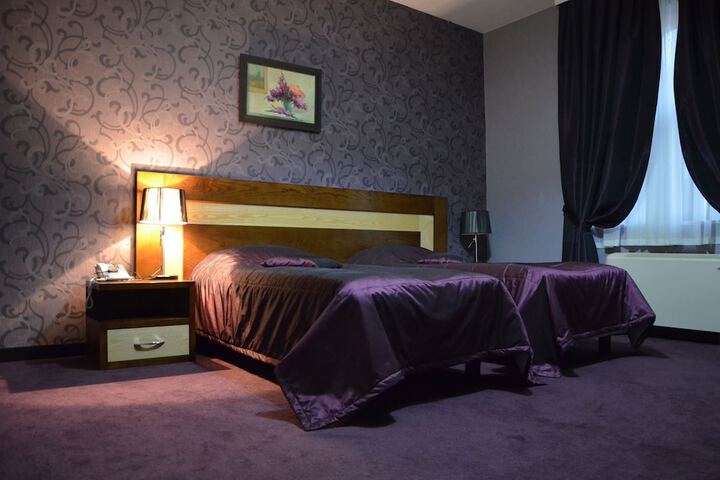 Room 9 of 29