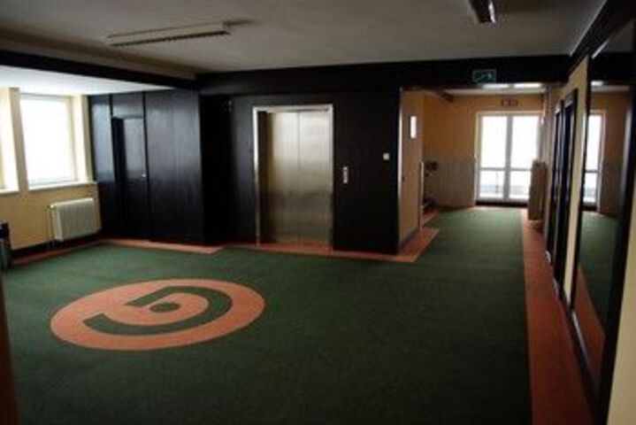 Room 6 of 11