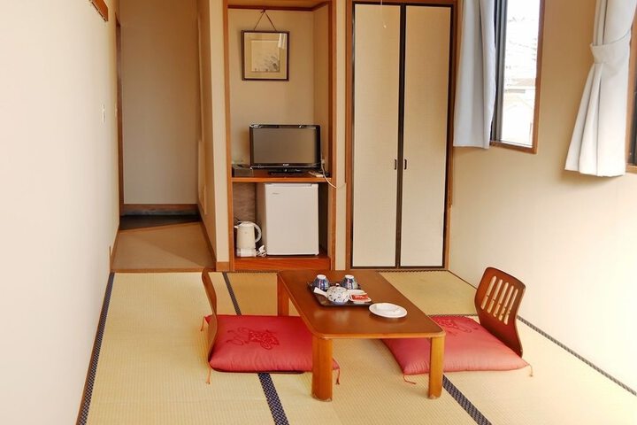 Room 11 of 27
