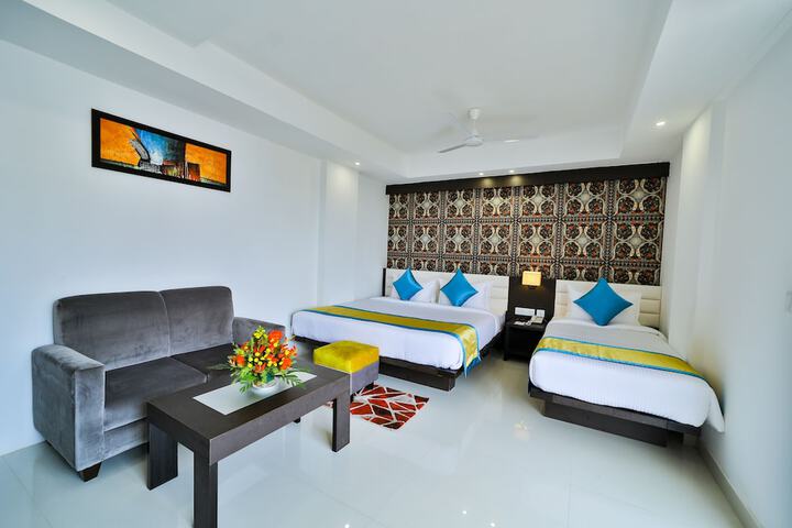 Room 12 of 25