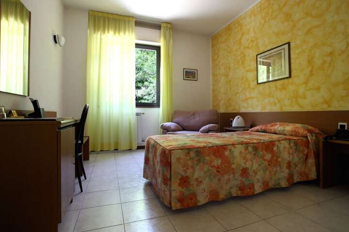 Room 12 of 48