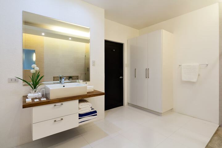 Room 12 of 51