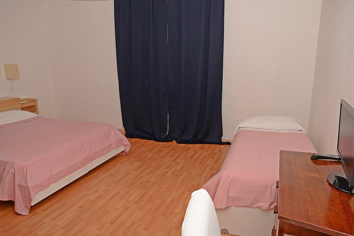 Room 6 of 63