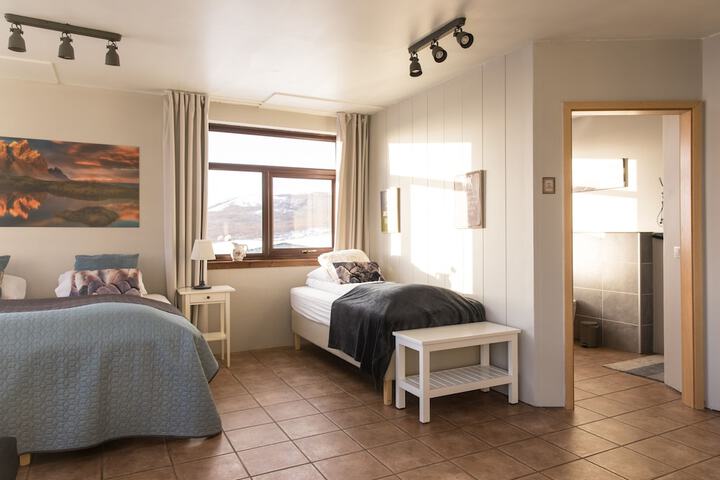 Room 2 of 46