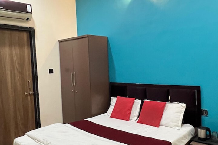 Room 8 of 11